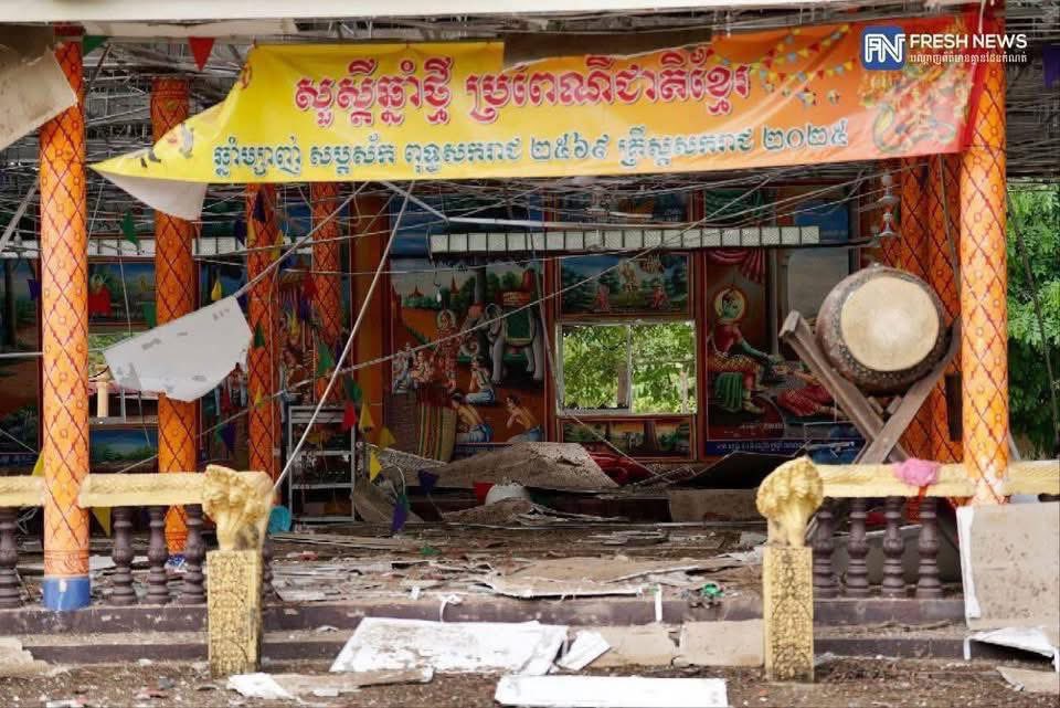 ellaexol's tweet photo. @jeffsatur Inhumane and no religious even boomed pagoda and got people killed, so tell me only the truth side of you is relevant? But Cambodia not? Acting like Thailand is innocent nation but got a very dirty hand behind. You attacked us and u want us waiting to die? https://t.co/Kc1qnbyZh0