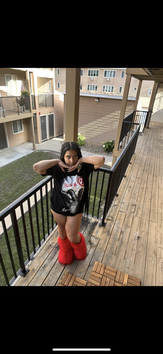 FindomFootGodx's tweet photo. Miss me yet? https://t.co/Om5fxQh9ub