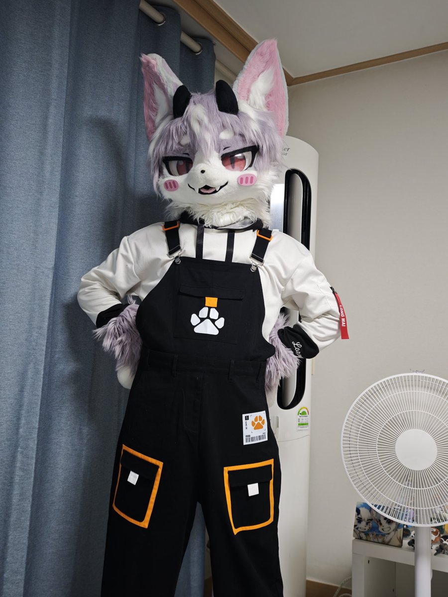 이 멜빵 기엽지 않음? ☺️☺️☺️
#FursuitEveryday