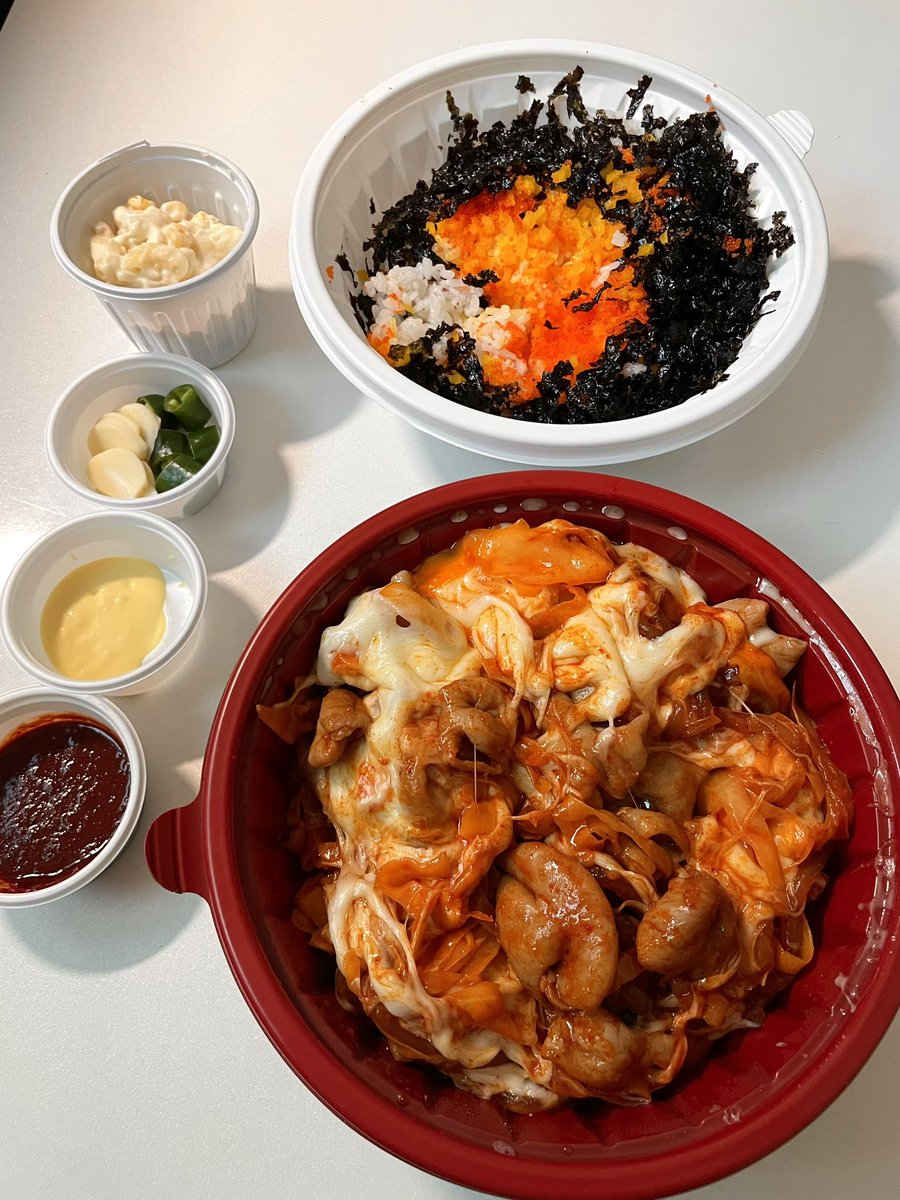 야채곱창에 치즈 추가했는데
너무 한바구니 담아주셔서 깜짝 놀랐어요…
너므 섹시해 치즈야채곱창