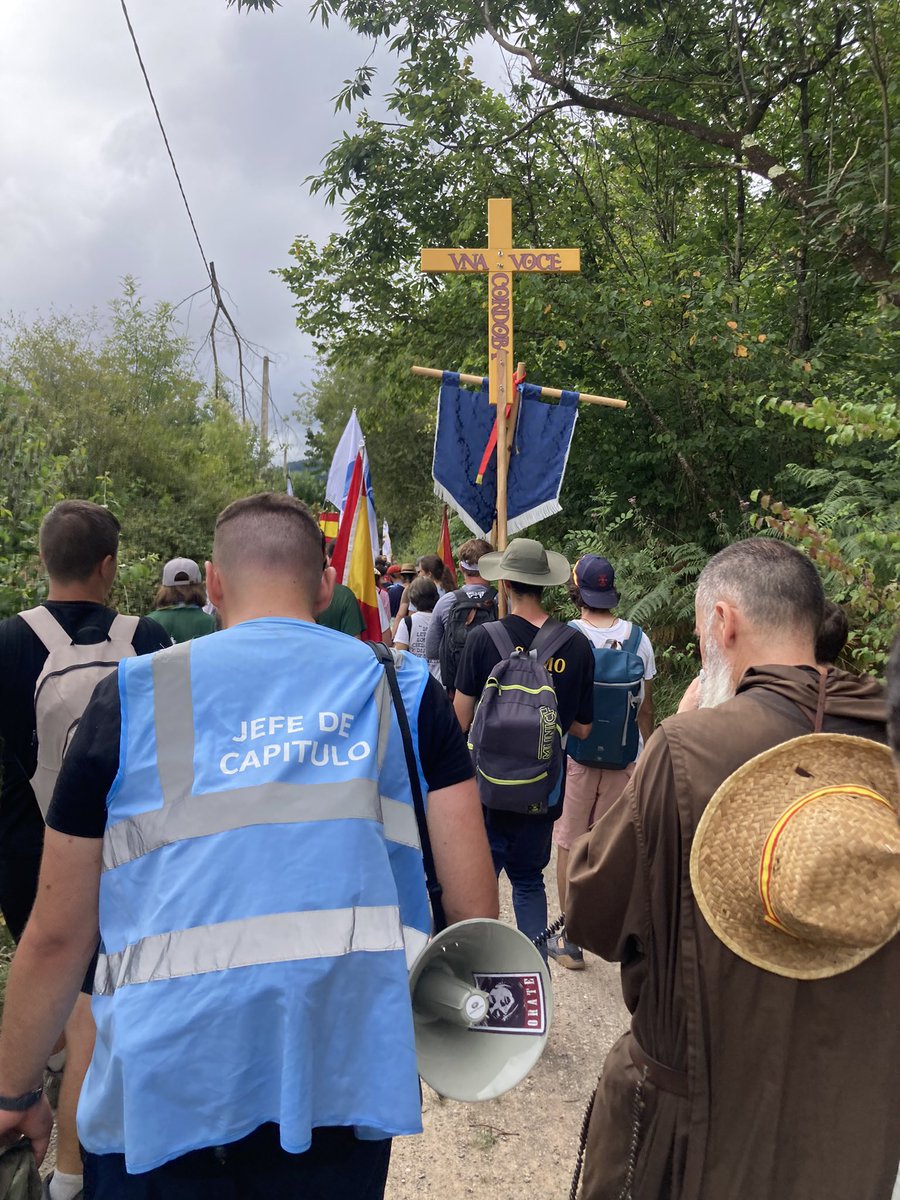 Gran finde los chavales camelando en Covadonga.

Viva Cristo Rey!