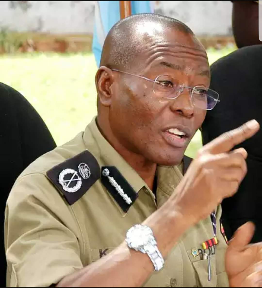 Humanrights256's tweet photo. Gen.Kasirye Gwanga: The land is mine so I burnt the tractor.

AIGP ASAN KASINGYE: We are going to investigate & trace who exactly burnt the car.

Gen.Kasirye Gwanga: There is no need of investigating. Am the one who burnt it. You know where i stay. What are you going to investigate, the match box I used? 😂😂😂😂

5 years ago Gen. Kasirye Gwanga passed away 😢