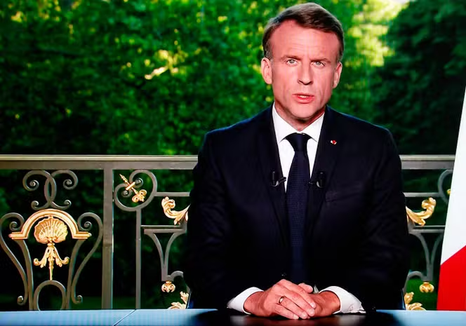 Macrounet a tout détruit : France humiliée, immigration massive, soumission à l’UE et aux USA. Trahison totale des élites, silence des Français. Il est temps que ça cesse. 🇫🇷 

#Macron  #10septembre Von der Leyen