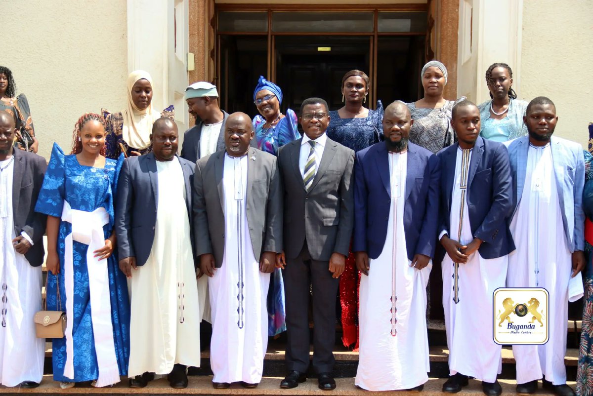 jeema256's tweet image. Today 29th July 2025, members of Justice Forum Youth League, accompanied by the party Secretary-General Mr. Kateregga Mohamed, and cabinet ministers paid a courtesy visit to the Katikkiro of Buganda Kingdom Owek, Charles Peter Mayiga.