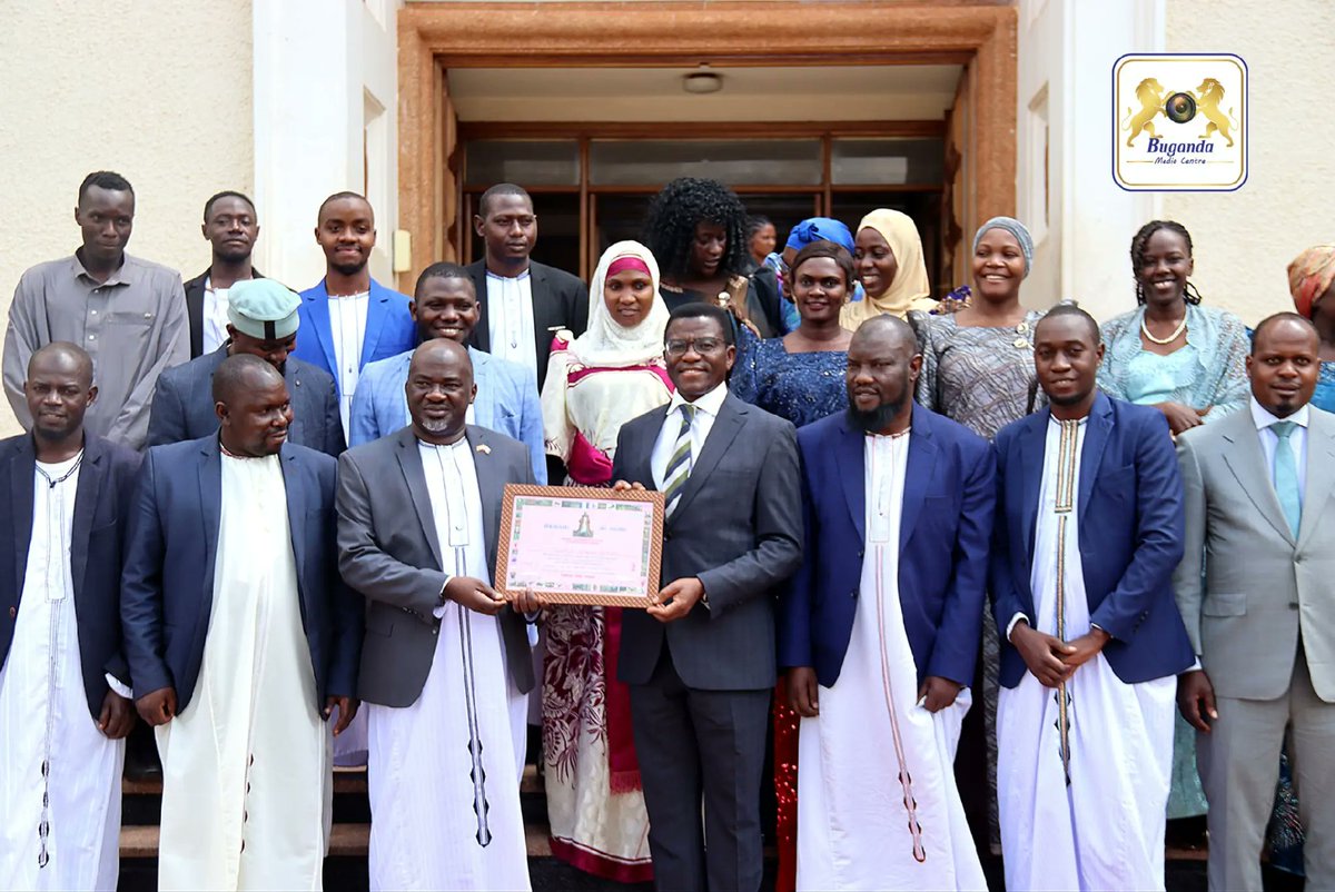 jeema256's tweet image. Today 29th July 2025, members of Justice Forum Youth League, accompanied by the party Secretary-General Mr. Kateregga Mohamed, and cabinet ministers paid a courtesy visit to the Katikkiro of Buganda Kingdom Owek, Charles Peter Mayiga.