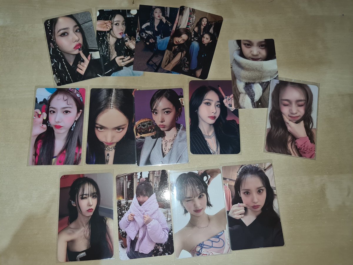 💮wjsn bona tane 50 2.2 100 
💮yerin tane 40
💮viviz poblar 100 pclar 50 umji gfriend pc 150
💮sowon tane 100 gfriend sowon 50