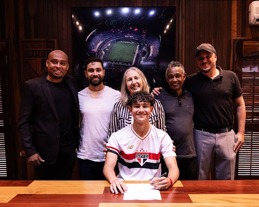 Primeiro contrato profissional assinado✅

Contrato de Zabarelli com o São Paulo vai até maio de 2028.