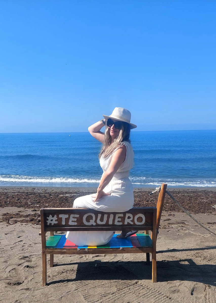 rubitasinger's tweet image. Martes de sol y mar💯⛱️🌞