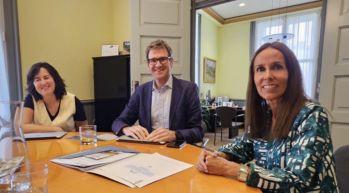 Nos reunimos con el diputado de Políticas Sociales de Araba <a href="/gorka__urtaran/">Gorka Urtaran Agirre</a> para pedir mejoras en el título de FN: ampliar los periodos de renovación, permitir que ambos progenitores separados puedan tenerlo y que se valore el SMI en lugar del IPREM en la dependencia económica.