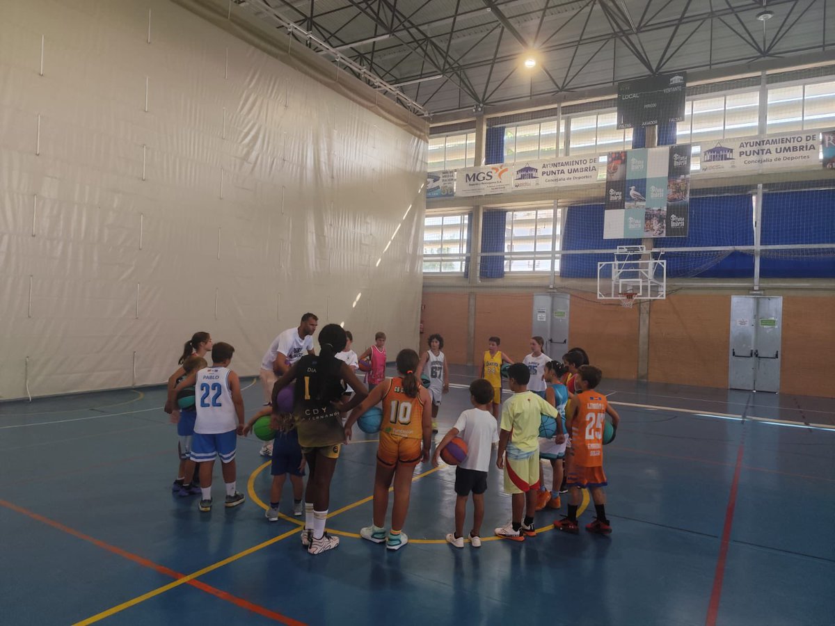 Gracias a <a href="/CBPunta/">C.B. Punta</a> por la invitación a disfrutar de su ESCUELA DE VERANO. 

I L🏀VE THIS GAME

Me encanta ver a tantos niños y niñas con una pelota en la mano. 

#Disfrutones