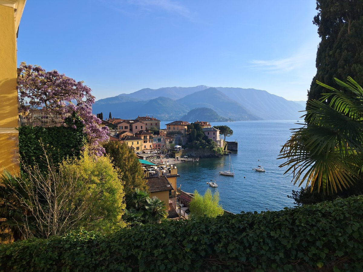 Stuknęły 34 lata. Poważna sprawa. 

Dodaję zatem ładne zdjęcie z Internetu, żeby wywołać u użytkowników X wrażenie, że prowadzę wspaniałe życie i odwiedzam ciekawe miejsca.