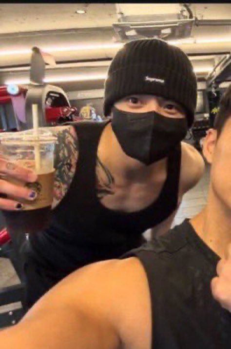 tetebbi's tweet image. OMG JUNGKOOK SKSKKS