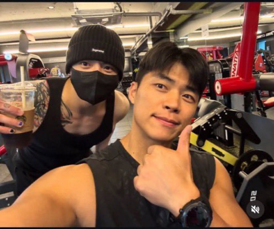 tetebbi's tweet image. OMG JUNGKOOK SKSKKS