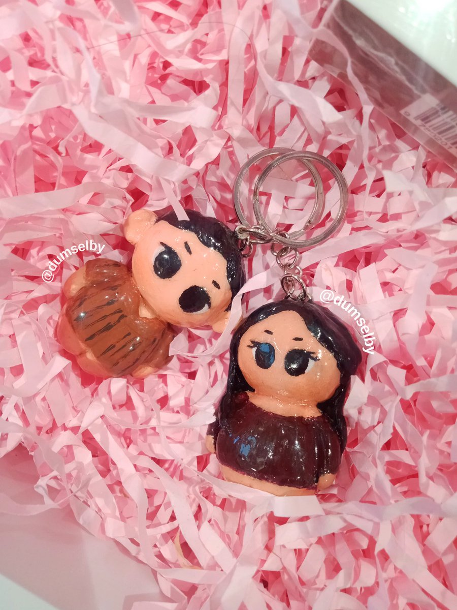 ✨ open po clay keychain

bisa req karakter chibi versi kamu, special price untuk couple atau pesanan lebih dari satu

- tinggi 5 cm
- lebar 2,5cm

full clay, lapis UV resin, dijamin awet
🍊 bisa orenn