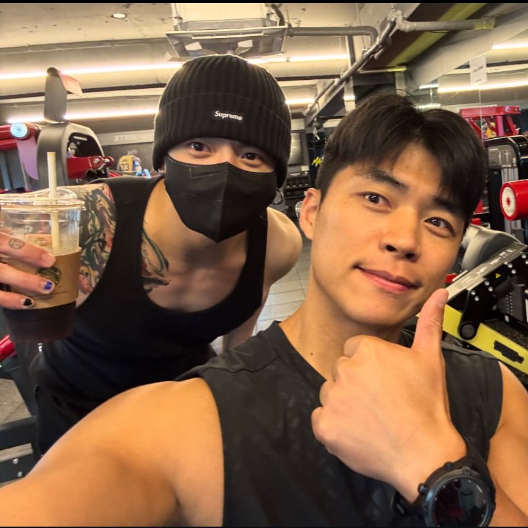 vooxkoo's tweet photo. GIRL WHAT THE FUCK JUNGKOOK’S CHEST TATTOO?!?!?!?! https://t.co/oWLbsivuWd