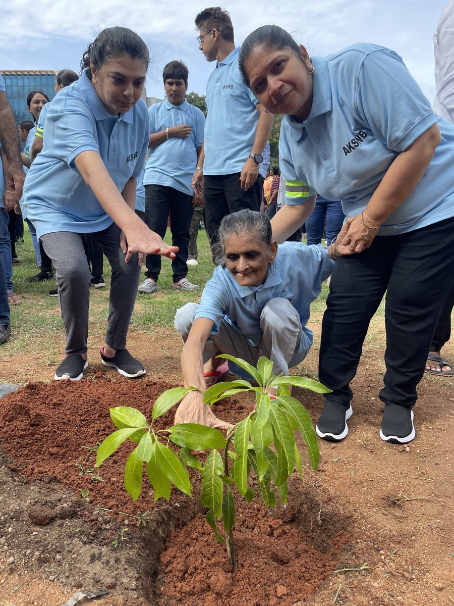 Privileged to see the presence of Telangana Deputy CM Shri <a href="/Bhatti_Mallu/">Bhatti Vikramarka Mallu</a> at #IsmailiCIVC  Roots for Change tree plantation event held at Hyderabad today especially for the differently abled citizens.