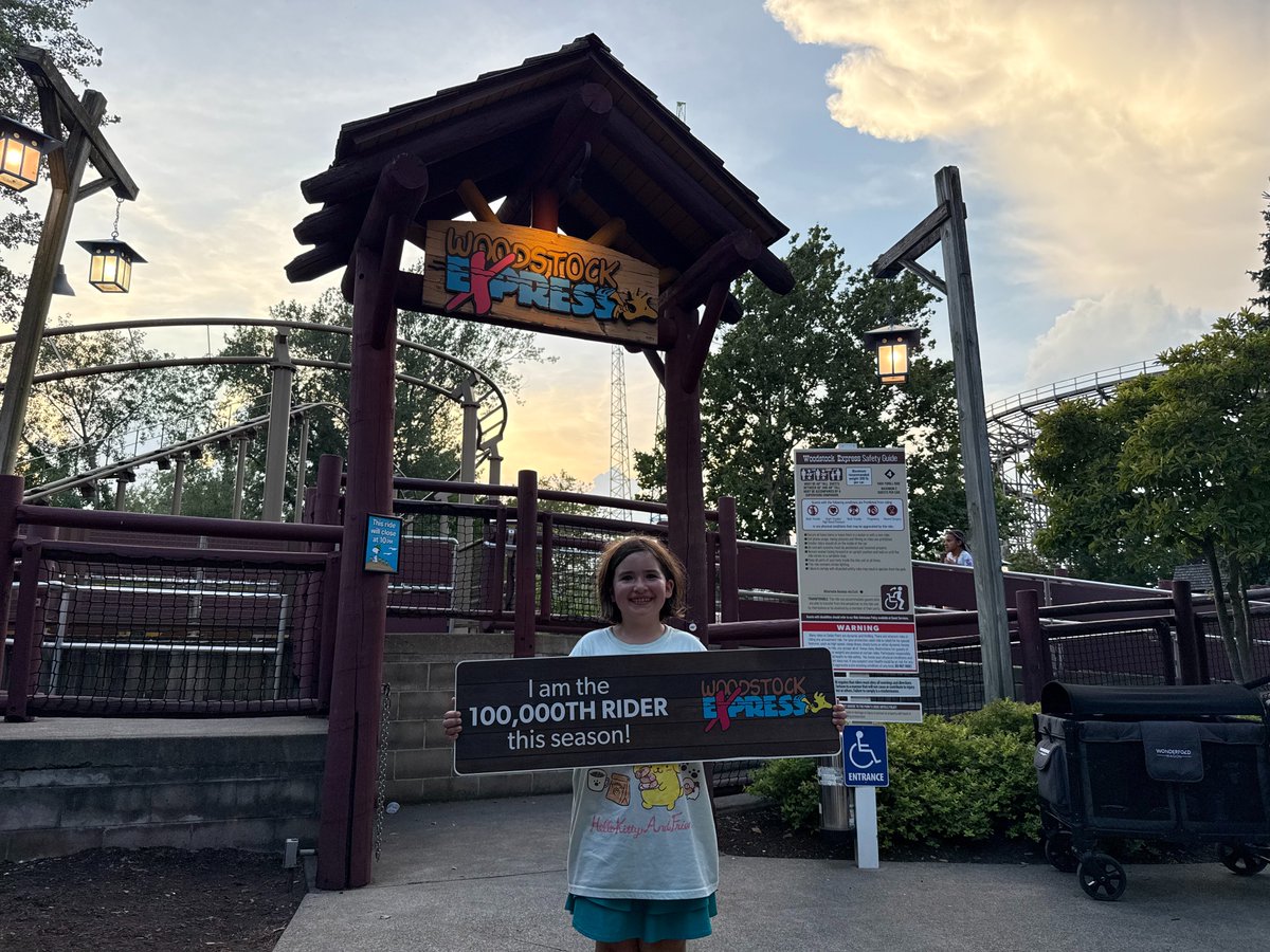 cedarpoint's tweet photo. 🐤 #WoodstockExpress 100,000th rider, Julia from Fox River Grove, IL
❤️ #Maverick 500,000th rider, Jenna from Broadview Heights, OH https://t.co/eZMSFM7LTS