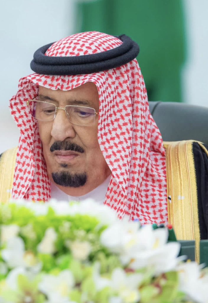 HRHMBNSALMAAN's tweet photo. سيدي  #خادم_الحرمين_الشريفين يرأس جلسة  #مجلس_الوزراء في جدة اليوم . https://t.co/FX0KfyMTcb