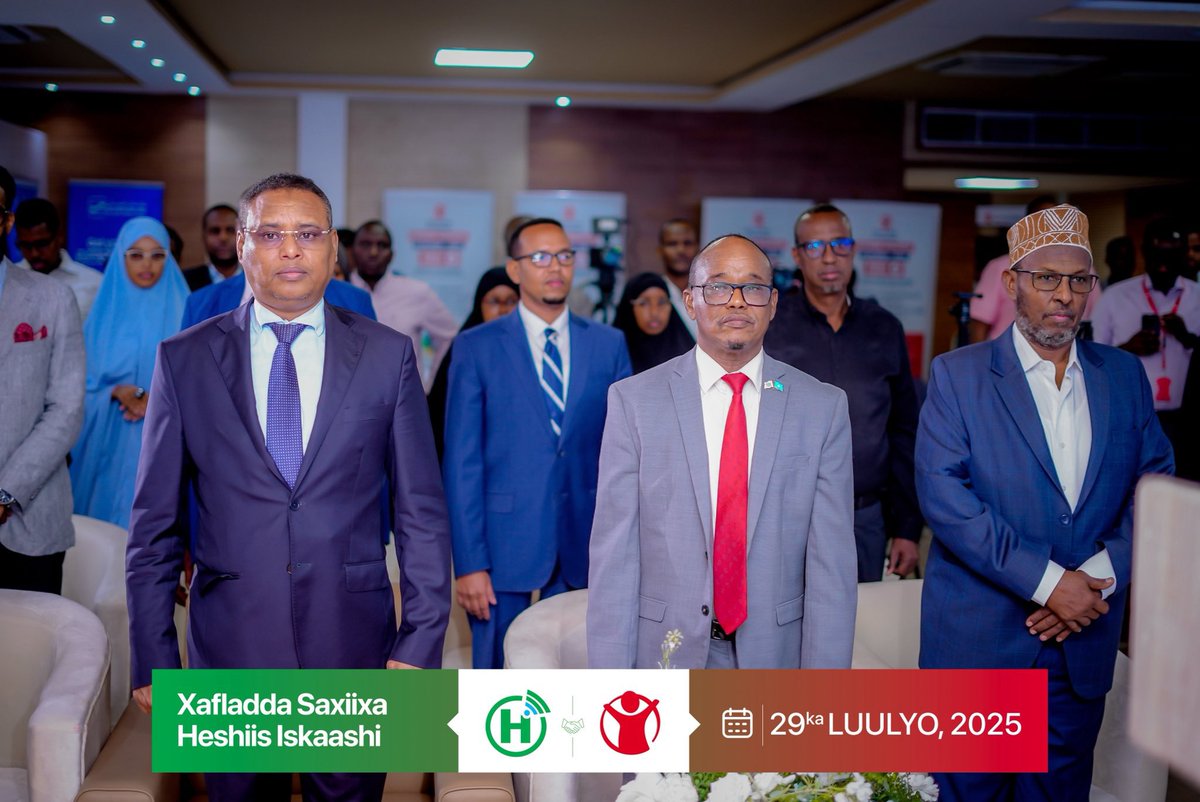 Shucayb_Shekeye's tweet image. In Mogadishu today, @HormuudTelecom and @SaveChildrenSO signed a strategic partnership to leverage technology for the well-being of Somali children and families. A commendable move towards lasting social impact. 🇸🇴 #SmartPartnerships #TechForDevelopment