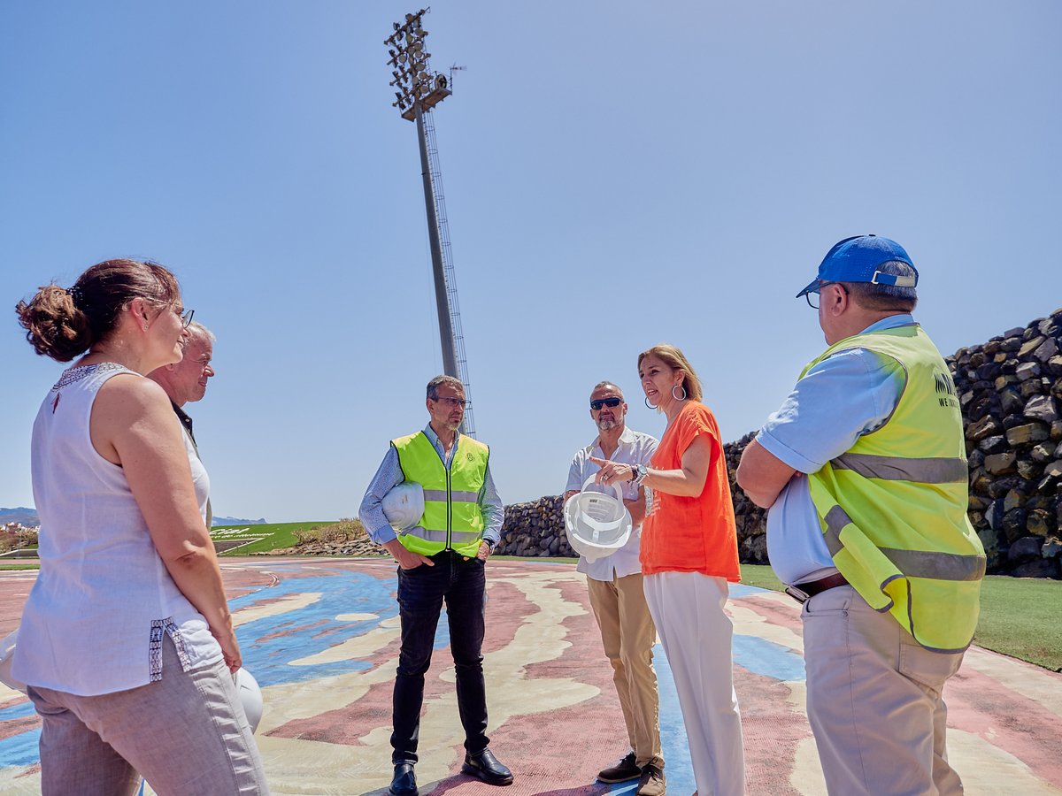 Deportes Tenerife (@dxtenerife) on Twitter photo El <a href="/CabildoTenerife/">Cabildo de Tenerife</a> sustituirá la iluminación del Centro de Atletismo de Tenerife #CIAT por otra mucho más eficiente con tecnología led en la pista principal, las gradas y la zona indoor
📲 Más información: bit.ly/3GZB1vm
#ActivaTuVida #IslaActiva El <a href="/CabildoTenerife/">Cabildo de Tenerife</a> sustituirá la iluminación del Centro de Atletismo de Tenerife #CIAT por otra mucho más eficiente con tecnología led en la pista principal, las gradas y la zona indoor
📲 Más información: bit.ly/3GZB1vm
#ActivaTuVida #IslaActiva