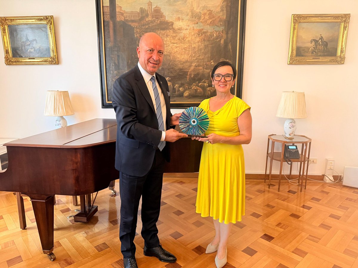 Avusturya’nın Ankara Büyükelçisi Sayın Gabriele Juen’i ziyaret ederek, Türkiye ve Avusturya arasındaki ekonomik ilişkilerin güçlendirilmesi adına verimli bir görüşme gerçekleştirdik.

Büyükelçilik ve Odamız arasında yapılabilecek olası iş birlikleri üzerine istişarelerde