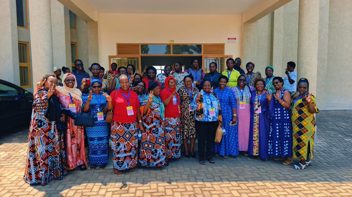 RwandaCejp's tweet photo. La 3e journée de la rencontre régionale des femmes se poursuit !Accompagnées par la CEJP Rwanda, elles ont visité des groupes de femmes qui ont partagé leurs témoignages inspirants.Ces femmes se sont battues pour arriver où elles en sont aujourd'hui. 
#FemmesEnaction #CEJPRwanda https://t.co/TBjbU6gpOx