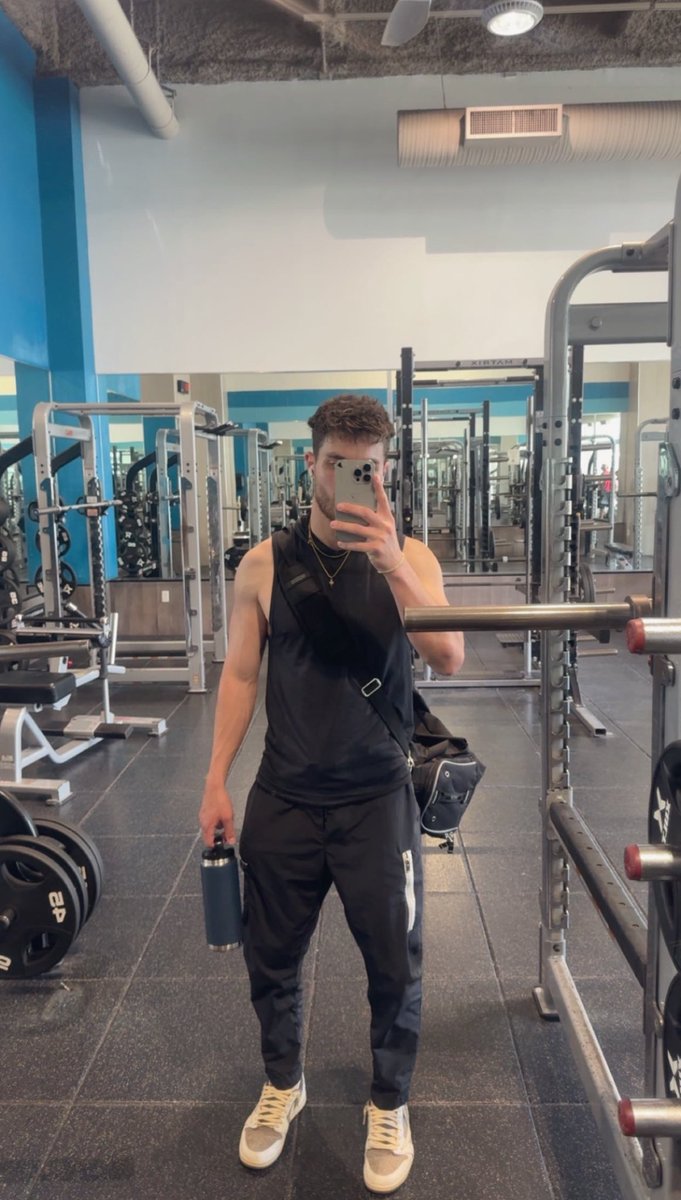 nvmitdk's tweet image. gave an anime girl my number and got airballed💔