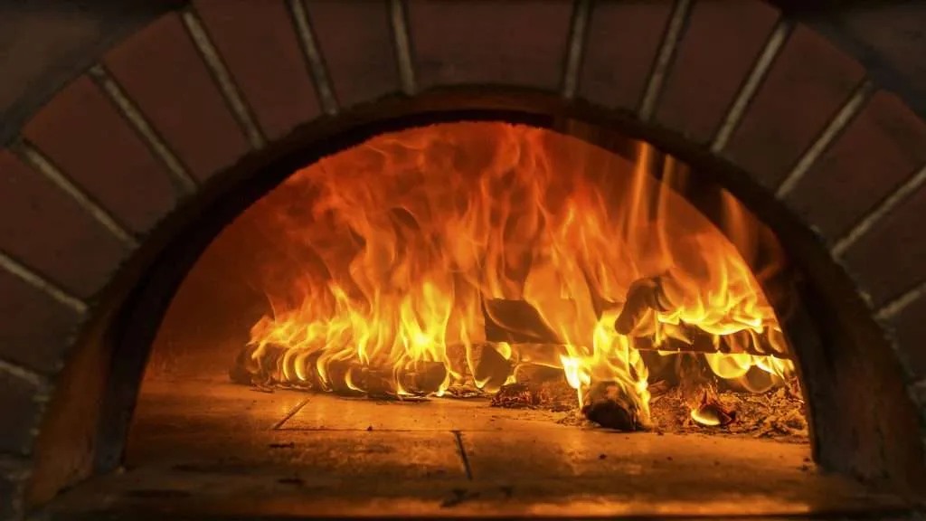 #Markleeville might be a quiet town, but they know how to eat! Taking a scenic drive never looked so #scrumptious. Wild game, homemade pastas, wood fired pizza, &amp; even seafood. That's what you'll enjoy at #StoneflyRestaurant. 

👇 Small Town Big Flavors
californiahighsierra.com/trips/award-wi…
