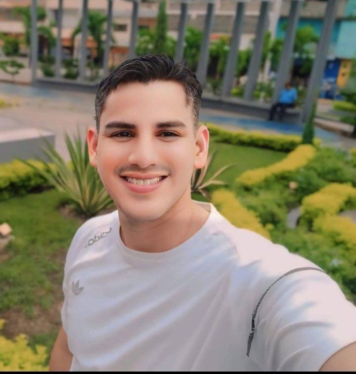 #Venezuela.🆘 Atención. el es el preso político Franyer José Hernández Valladares, Abogado y Defensor de Derechos Humanos. 

Detenido arbitrariamente el Pasado 10 de abril, acusado de Terrorismo
eIncitación al odio

Su situación de salud es crítica. Franyer presenta las