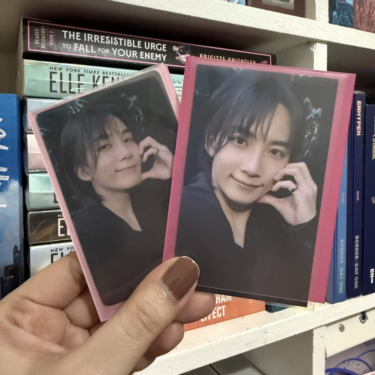 fandomlybookish's tweet image. WTS / LFB SEVENTEEN JEONGHAN PHOTOCARD SETS 

rfs: decluttering 
this man 17 is right here