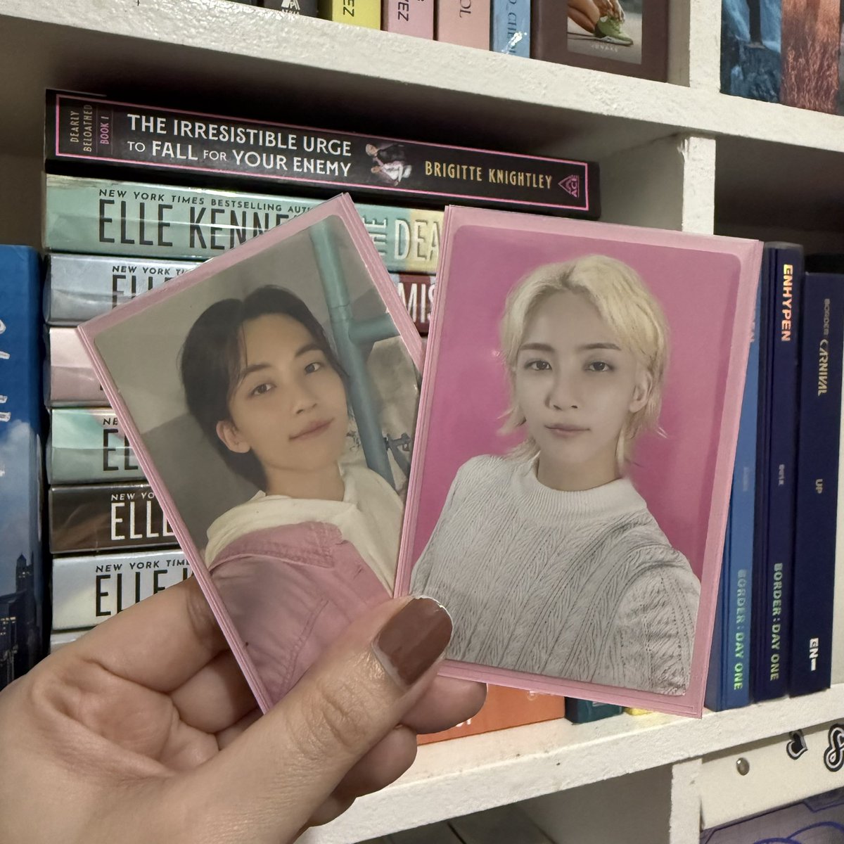 fandomlybookish's tweet image. WTS / LFB SEVENTEEN JEONGHAN PHOTOCARD SETS 

rfs: decluttering 
this man 17 is right here