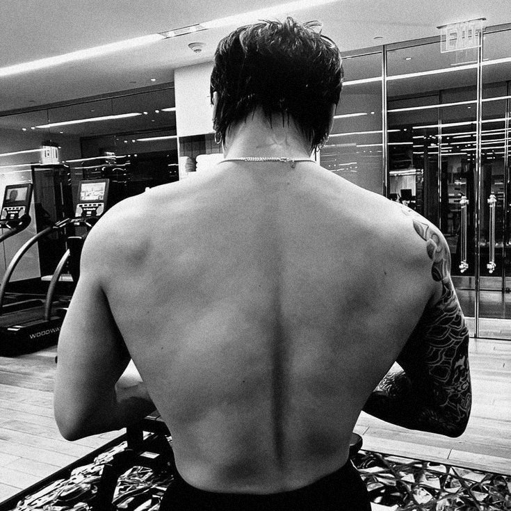 sucreyoongi's tweet photo. his workout pictures always hit differently https://t.co/iIhkwb3cVO