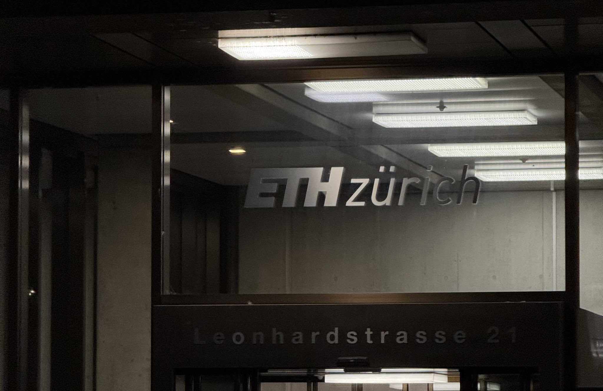 🟨CRYPTO REPORT: "Tensioni sui tassi della Fed influenzano Bitcoin e altcoin, ma cresce l'interesse per Solana, Ethereum e altre criptovalute"