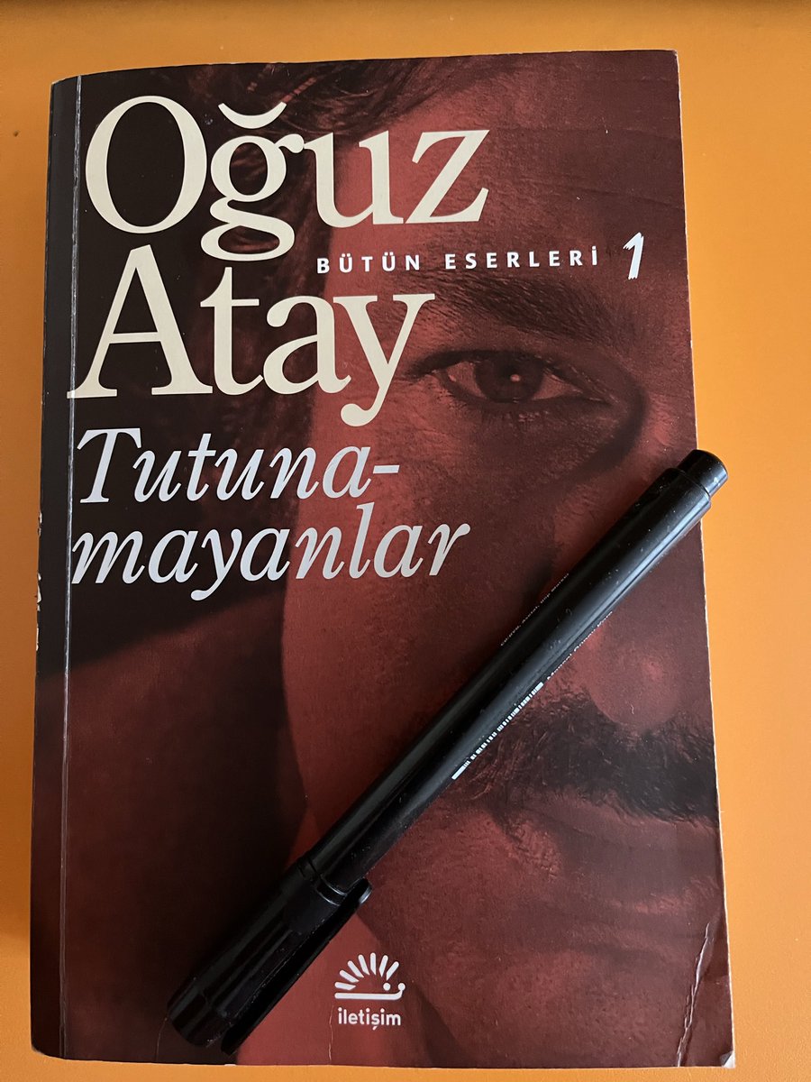 *İlk 300sayfa mizah ön planda
*Ardından çok iyi hicvedilen bürokrasi ve halkın küçümsenişi
*Yazar kendini,yaşadıklarını selim karakterinin günlükleri bölümünde iyice ortaya cıkaryor karakterle özdeşleşiyor. 
Atay psikoloji eğitimini kitaba yedirmesiyle eseri taçlandırmış #kitap