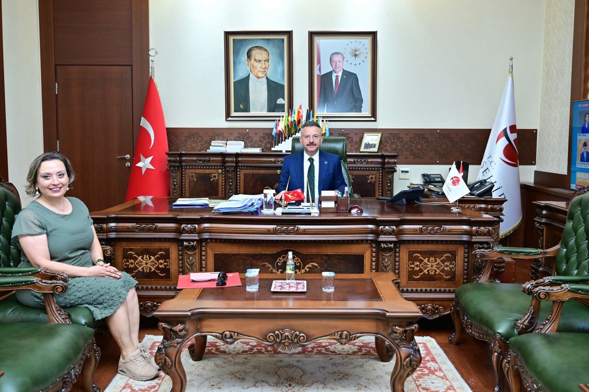 Anadolu Üniversitesi Turizm Fakültesi Öğretim Üyesi Prof. Dr. Semra Günay Valimiz Sayın Hüseyin Aksoy'u ziyaret etti.

<a href="/ValiAKSOY/">Hüseyin AKSOY</a> 
#Eskişehir
