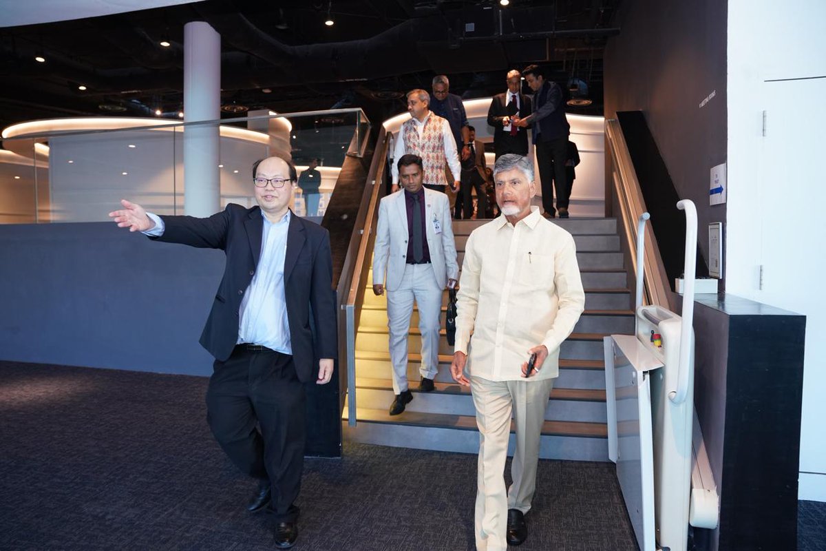 Knowledgeofap's tweet image. #APatSingapore:  Ap Cm @ncbn Visited Jurong Island – Singapore’s premier petrochemical and energy hub built on reclaimed land. Key takeaways like shared utilities, for developing world-class industrial corridors in Krishnapatnam, Kakinada, and Machilipatnam.