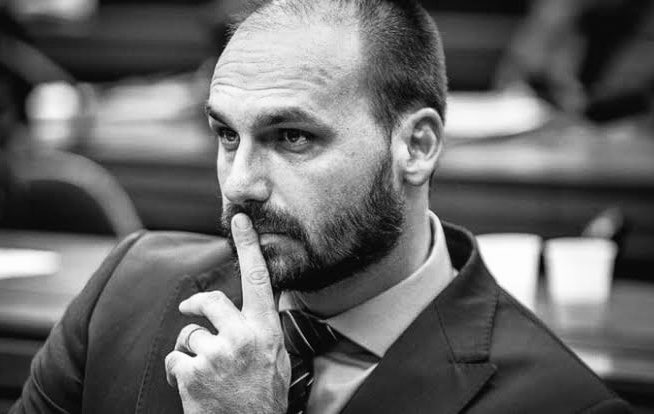 🚨URGENTE 

O GOLPISTA FORAGIDO Eduardo Bolsonaro ACABOU de AFIRMAR que “Trabalha para que senadores que foram aos EUA não encontrem diálogo.”

ELE QUER QUE O BRASIL SE LASQUE!!!