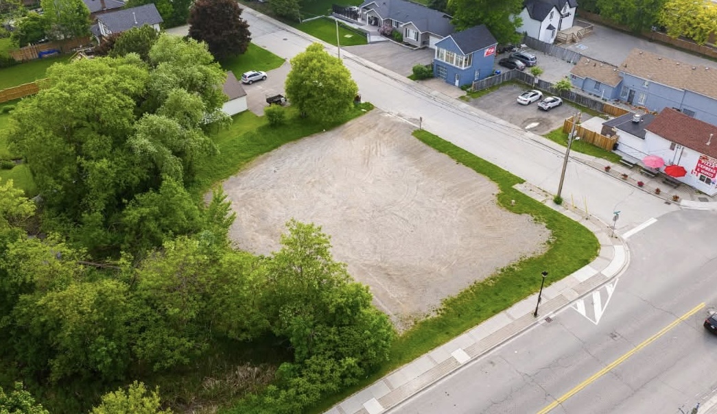 In 2024, the Town of #Caledon purchased a property on Airport Road to support the revitalization of #CaledonEast’s downtown core. Do you have any ideas for what you would like to see in the Public Square? Share here: loom.ly/rQzRn-E 📣