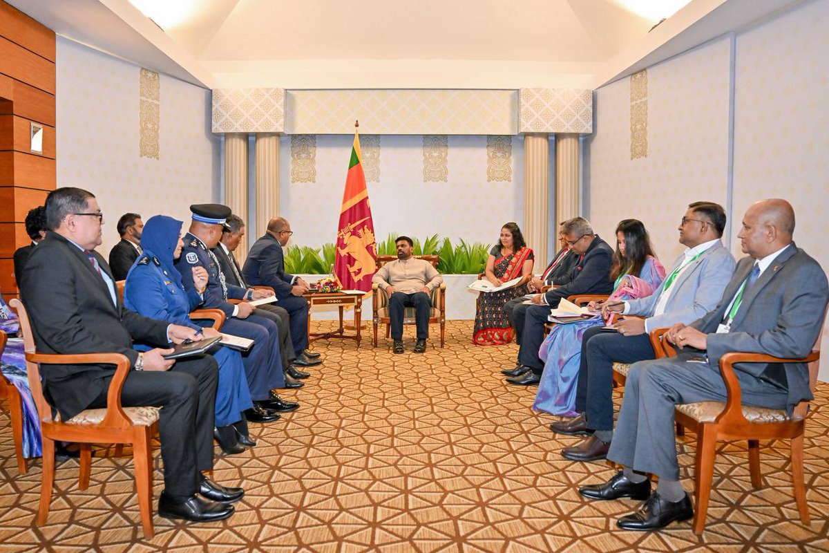 HomeMinistrymv's tweet image. The Minister of Homeland Security and Technology, Mr. Ali Ihusaan, met with the President of Sri Lanka, His Excellency Mr. Anura Kumara Dissanayake. During the meeting, they discussed potential areas of collaboration and assistance between the Republic of Maldives and the…