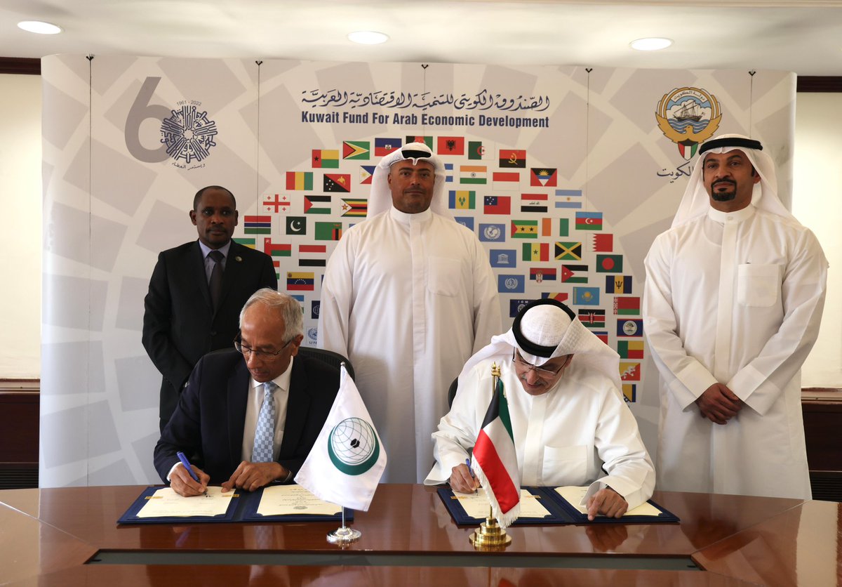 Today OIC and Kuwait Fund for Arab Economic Development signed a landmark Grant Agreement for promoting science/technology, health, education in Africa. It was signed at the Fund’s Headquarters in Kuwait City. It’s indeed manifestation of commitment and support of Kuwait to OIC.