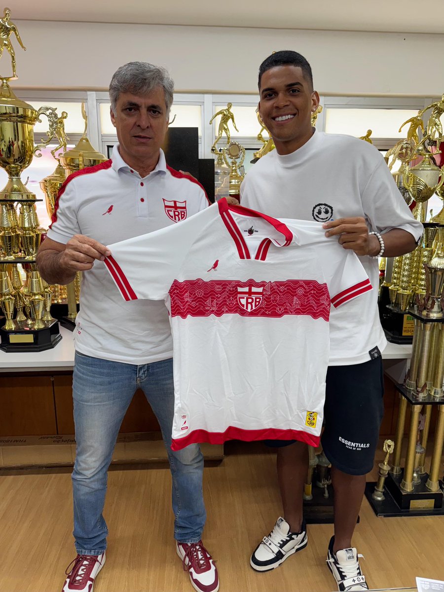 CRBoficial's tweet photo. Zagueiro Darlisson renovou o contrato com o Galo de Campina. O atleta Alagoano, de 21 anos, formado pela categoria de base do CRB, assinou a extensão contratual até dezembro de 2027. https://t.co/uyyULXbRO5