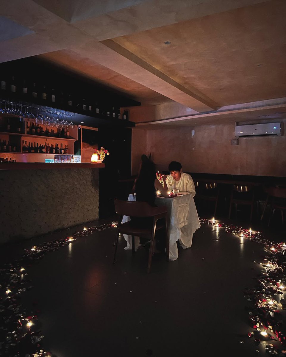 gmanetwork's tweet image. BIANCA IS DUSTIN’S DATE FOR #GMAGALA2025! 💛

LOOK: #DustinYu prepared a special dinner to ask #BiancaDeVera to be his date for ‘GMA Gala 2025!’

📸: Dustin Yu on Instagram 

#DustBia