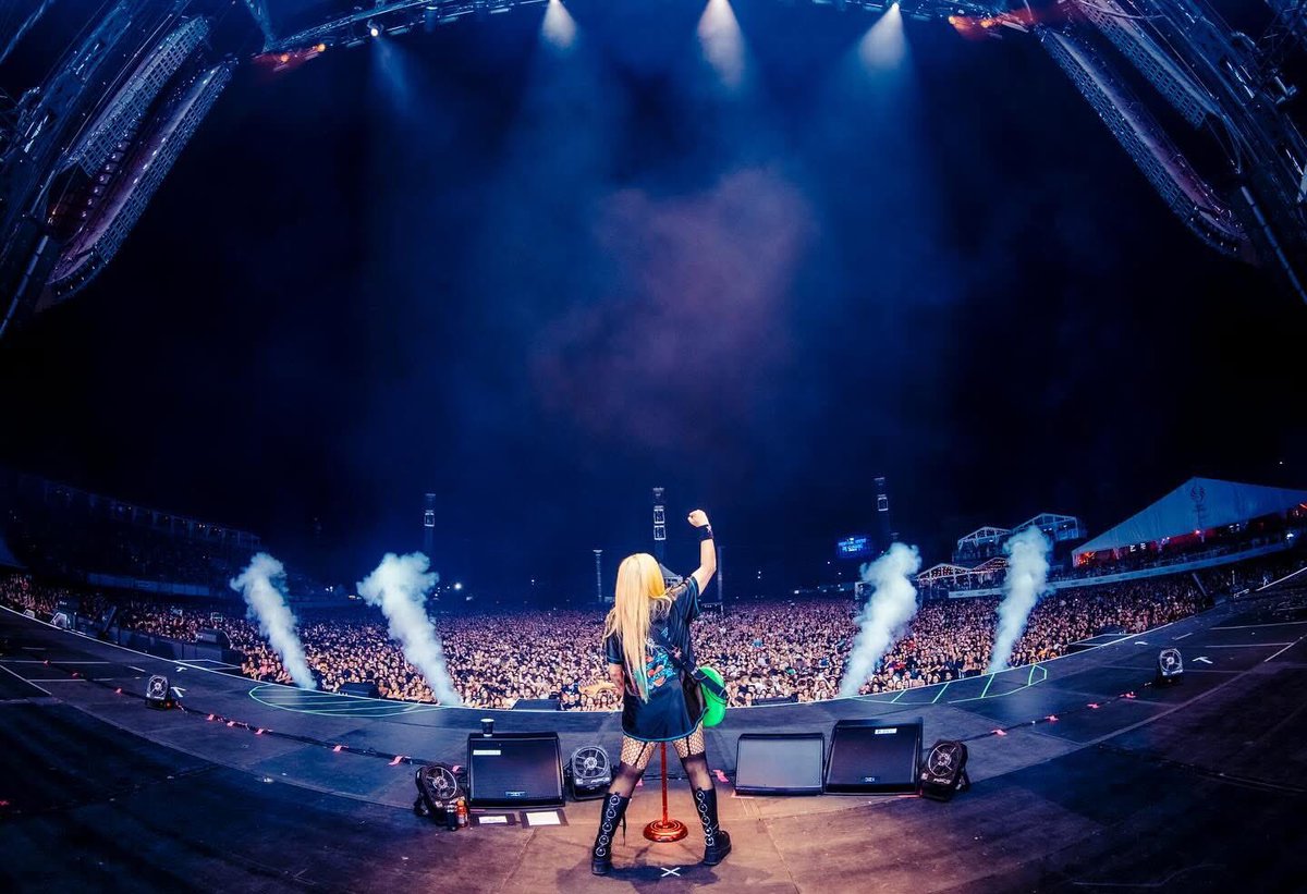 AvrilLaFansPage's tweet photo. 🔥 https://t.co/5viQd5xNsM
