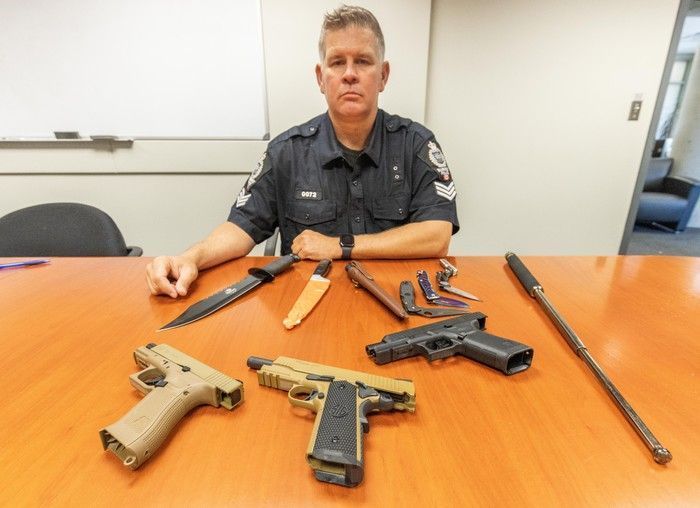 Knives, bear spray and fake guns: Surrey youth are carrying weapons at a younger age, expert warns theprovince.com/news/80-weapon…