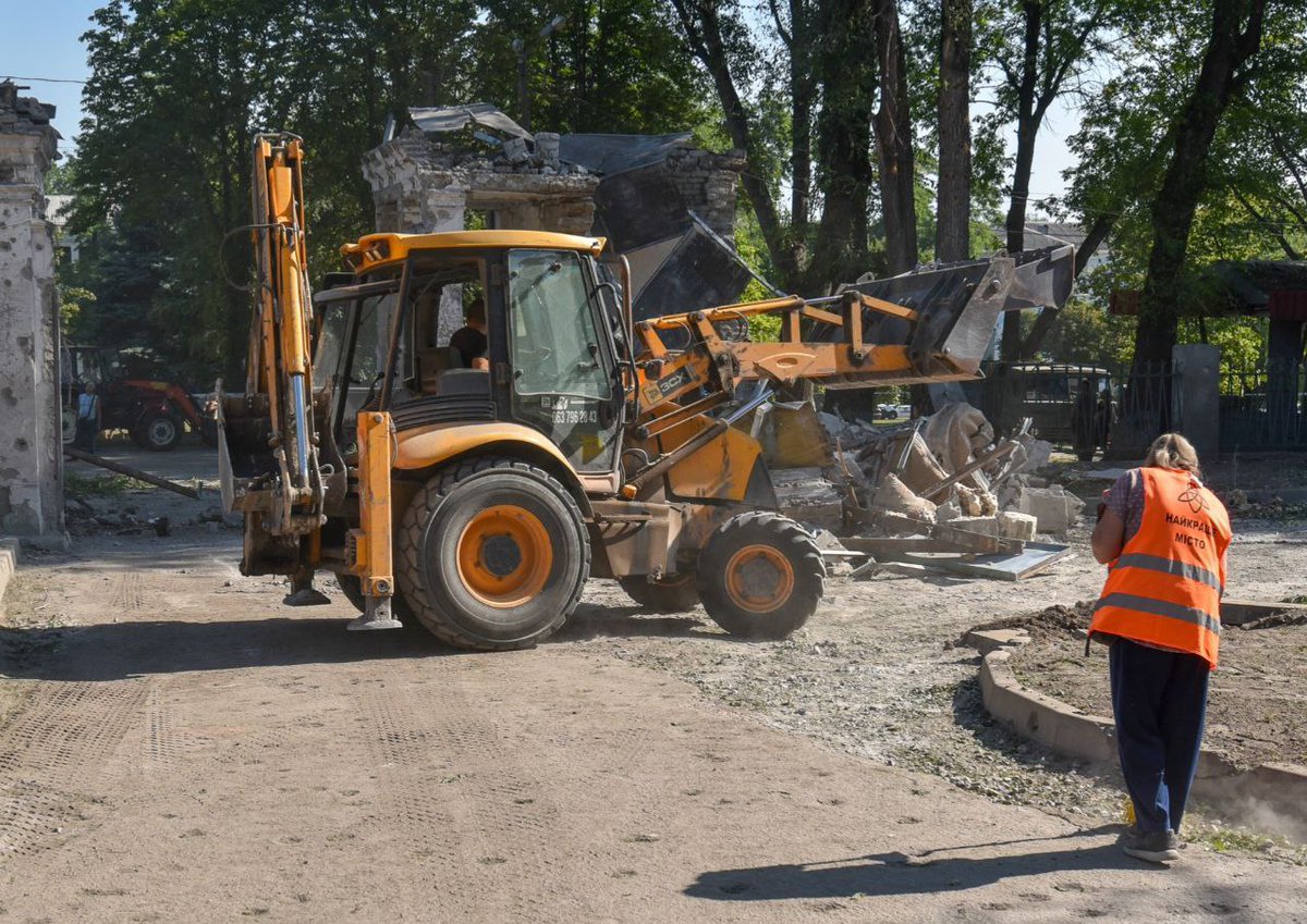 The number injured in the attack on a hospital in Kamianske has risen to 22.

The Dnipropetrovsk governor says 10 medical workers, including nurses, obstetricians &amp; anaesthesiologists are among the wounded.

One of them and a pregnant woman are described as "seriously ill"