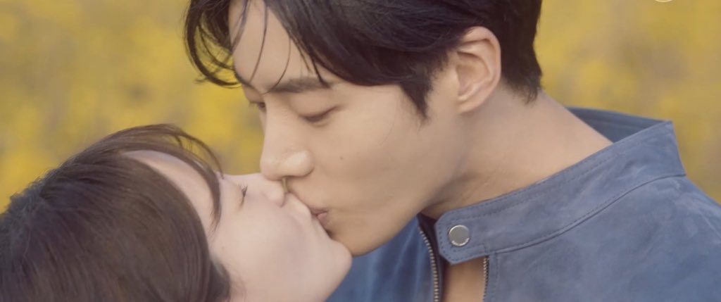 preferseonhossi's tweet image. #HeadOverHeels #HeadOverHeelsEp12 

HOW IT STARTED               HOW IT ENDED