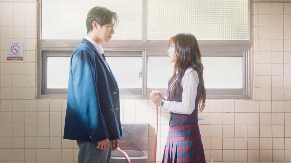 preferseonhossi's tweet image. #HeadOverHeels #HeadOverHeelsEp12 

HOW IT STARTED               HOW IT ENDED