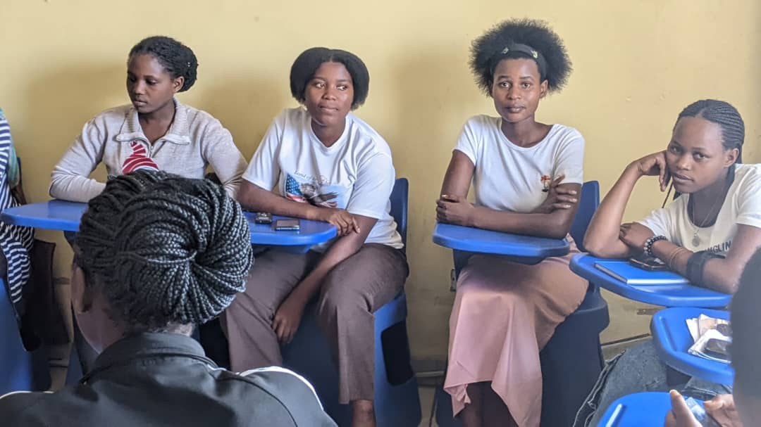 Uyumunsi itsinda rya Girls Of Destiny ribarizwa muri kaminuza, ya 

<a href="/eaur_rw/">EAST AFRICAN UNIVERSITY RWANDA</a>

inshami rya #Nyagatare, bakoze inama barebera hamwe, ibyo bagomba gukora mubihe birimbere bigomba kuzamura sosiyete nyarwanda ndetse nabo ubwabo. #GirlsEmpowerment #GirlsInspire