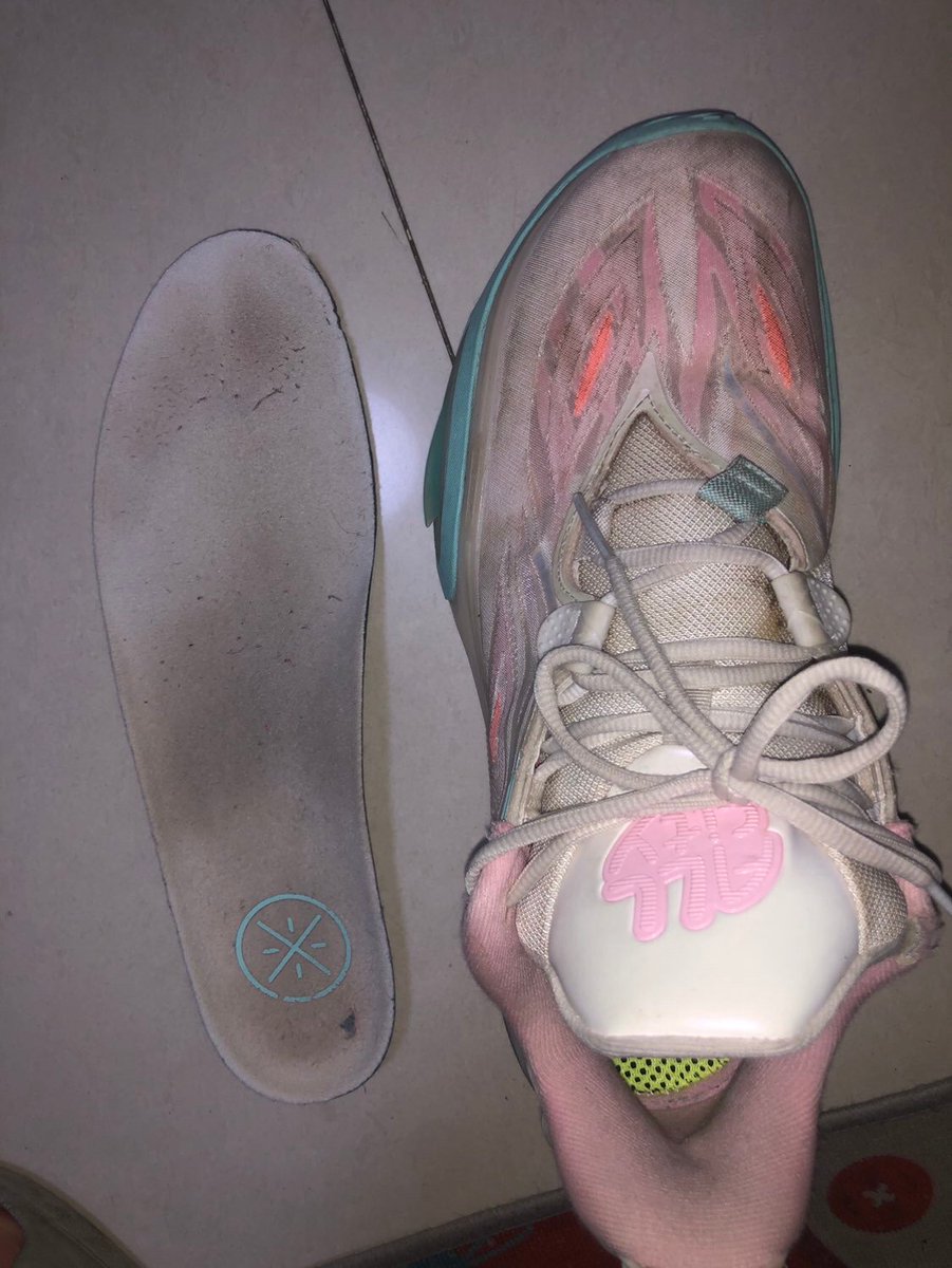 贱狗过来给鞋垫舔成白的 舔干净了送原味袜 舔不干净送大嘴巴😈