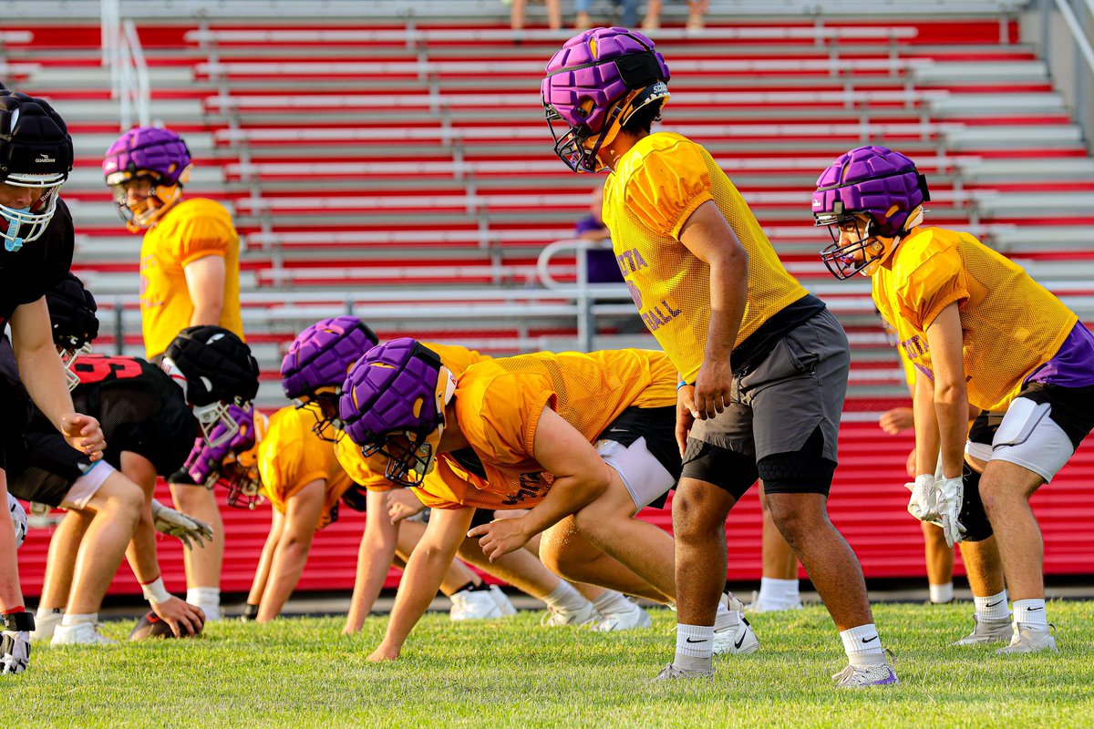 🏈 Iron sharpens iron. The grind starts now. Getting better, getting ready. Season loading… 💪🔥 #PreseasonPrep #FridayNightLights